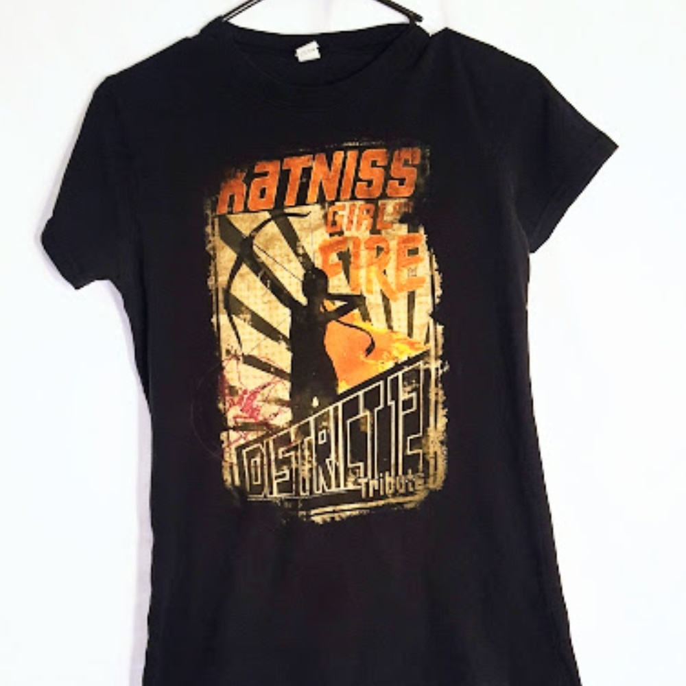 Hunger Games Katniss t shirt sz Large